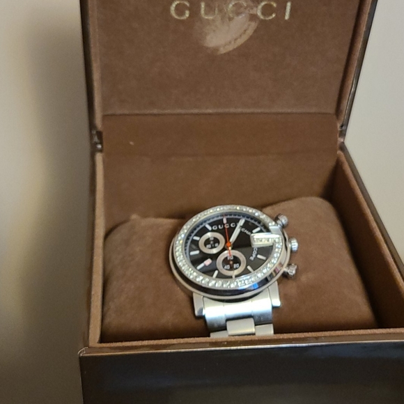 GUCCI DIAMOND WATCH - Picture 2 of 4